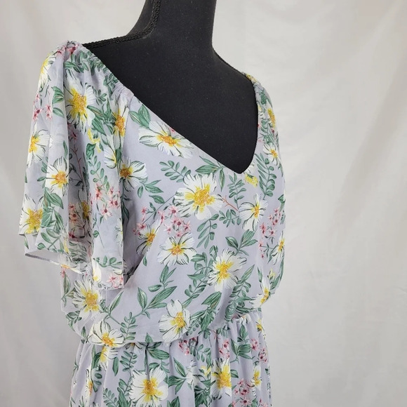 ALL IN FAVOR Flowy V Neck Flutter Sleeve Light Blue Floral MIDI Dress - Picture 4 of 8